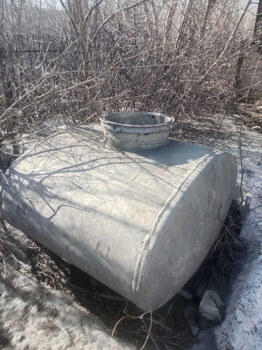 Продается ёмкость, 3,5-4 Куба.