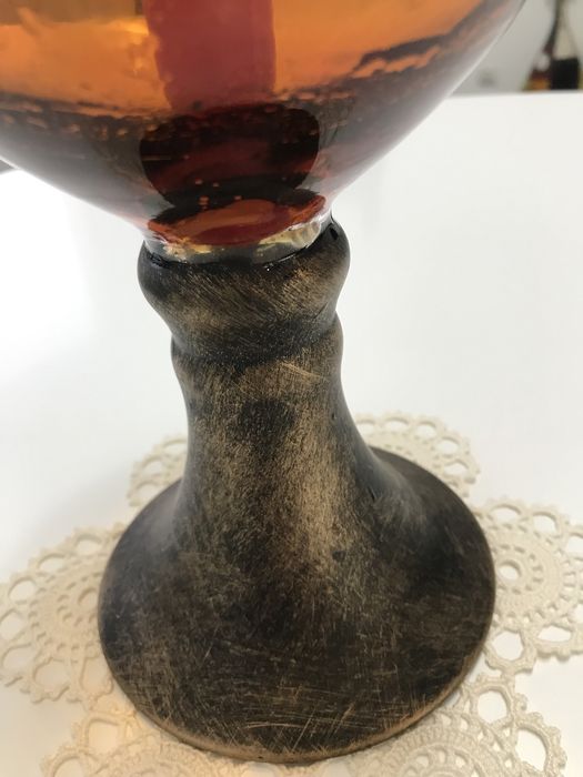 Сравнително стари ръчно изработени свщмик и основа за нощна лампа.