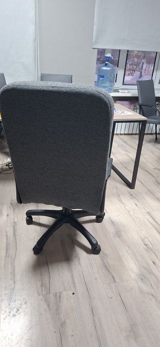 Офисный кресло в хорошем качестве