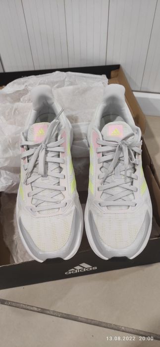 Кроссовки Adidas оригинал. Размер Ru44 28см