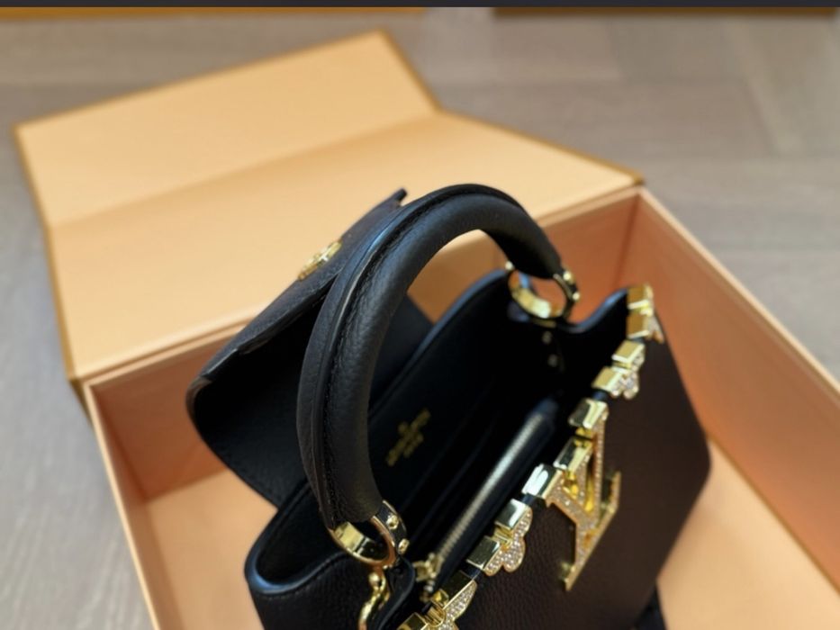 Vand geanta Louis Vuitton Capucines Mini Flower Crown