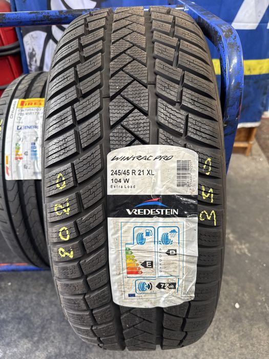 245/45/21 Vredestein 104W