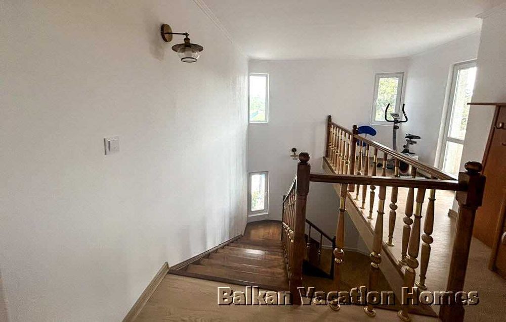 Продава се Къща в с. Юнец, Област Варна - 254 кв.м за 562 €/кв.м - Снимка #9