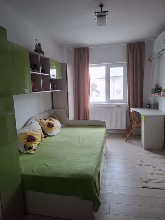 Proprietar apartament 3 camere