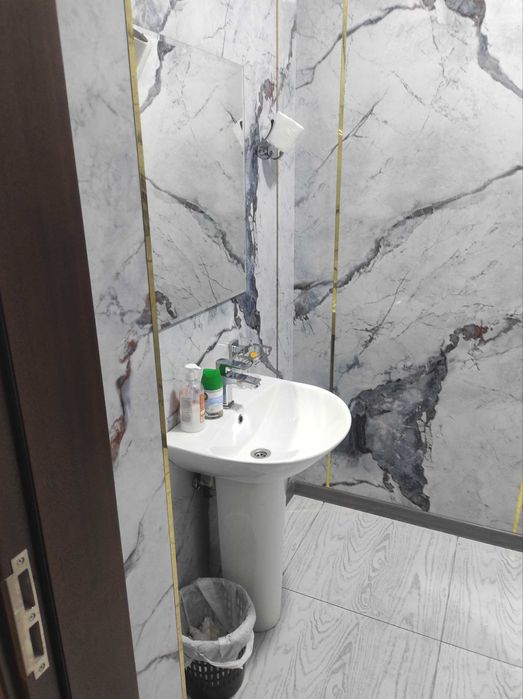 Metro Xalqlar Do'stligi yaqinida ofis 3 xona xol can uzel resepshn