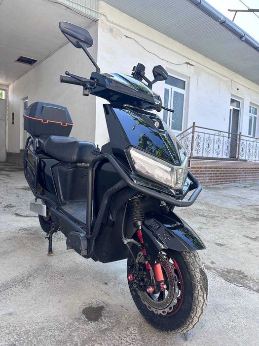 Skuter (scooter) sotiladi