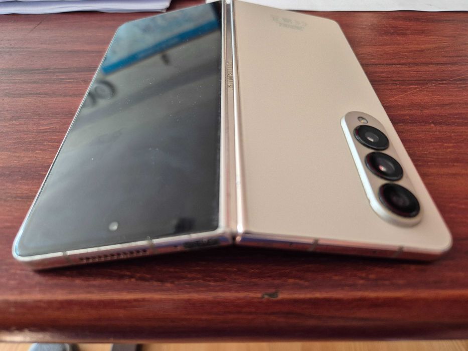 Telefon Samsung Z Fold 4 defect