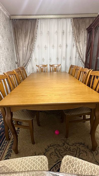 Сотилади стол ва 12 та стул
