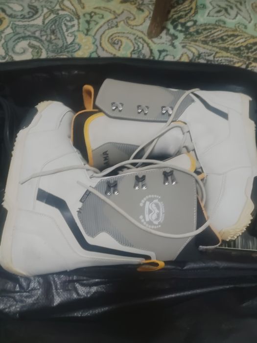 Продам сноуборд плюс ботинки 43-44