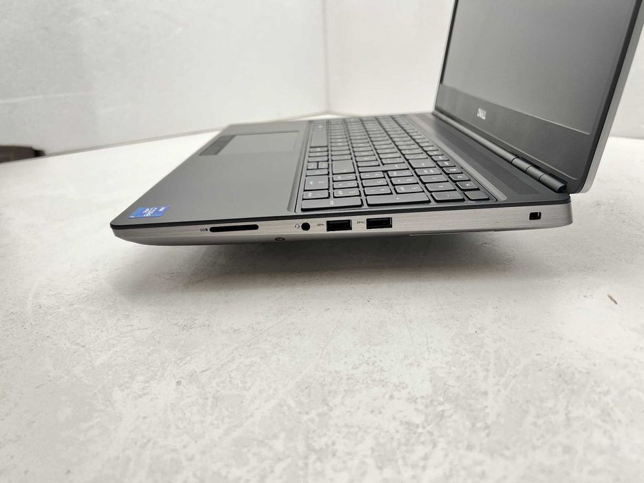 Реновиран лаптоп Dell Precision 7560 i7-11850H 32GB 1TB RTX A4000 8GB
