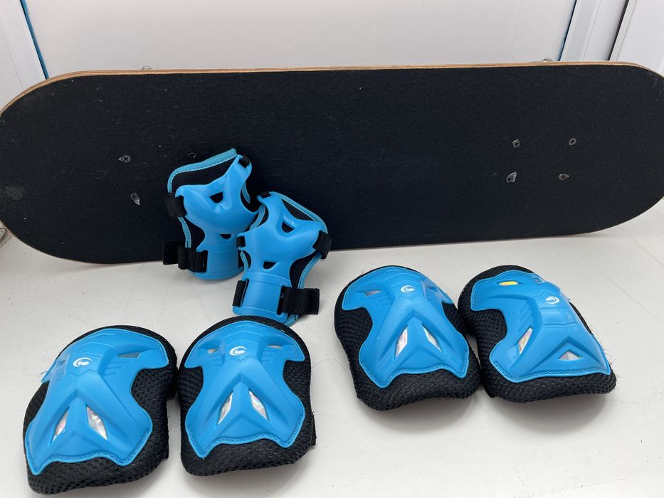 Скейтборд с защитным набором