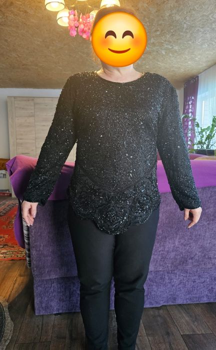 Продам блузку с бисером