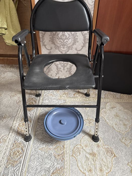 Продам кресло туалет для инвалидов(биотуалет)