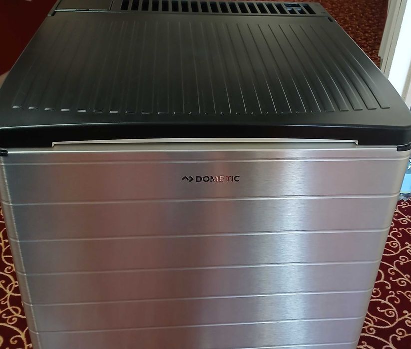 Хладилник на газ  12,220v