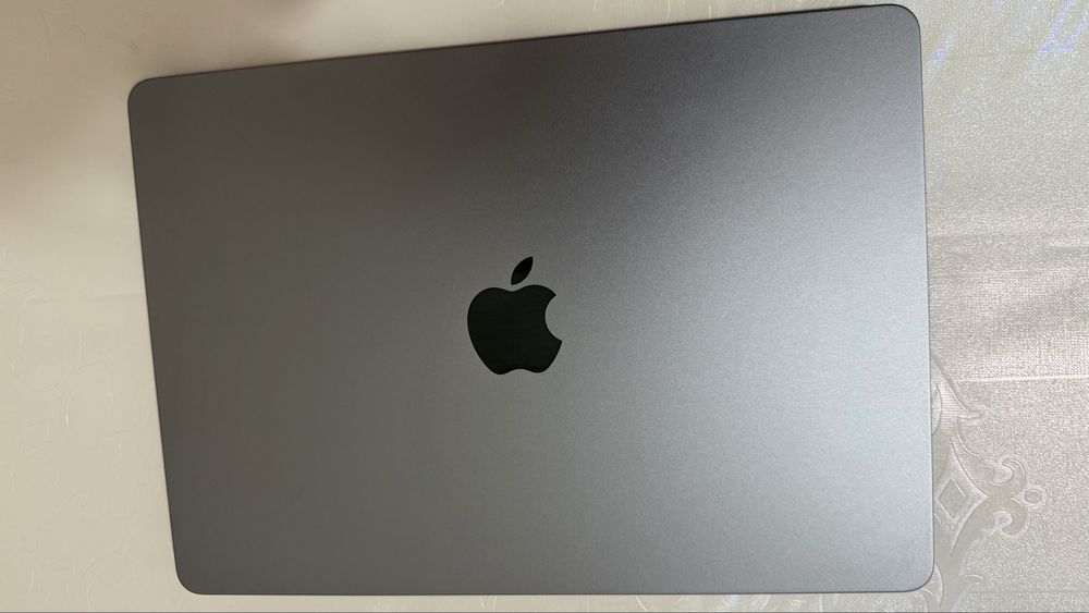 Продам Macbook Air M2 2022