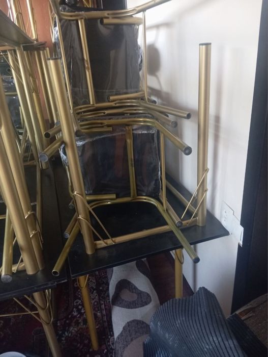 Комплект 1 стол 4 стула 600.000