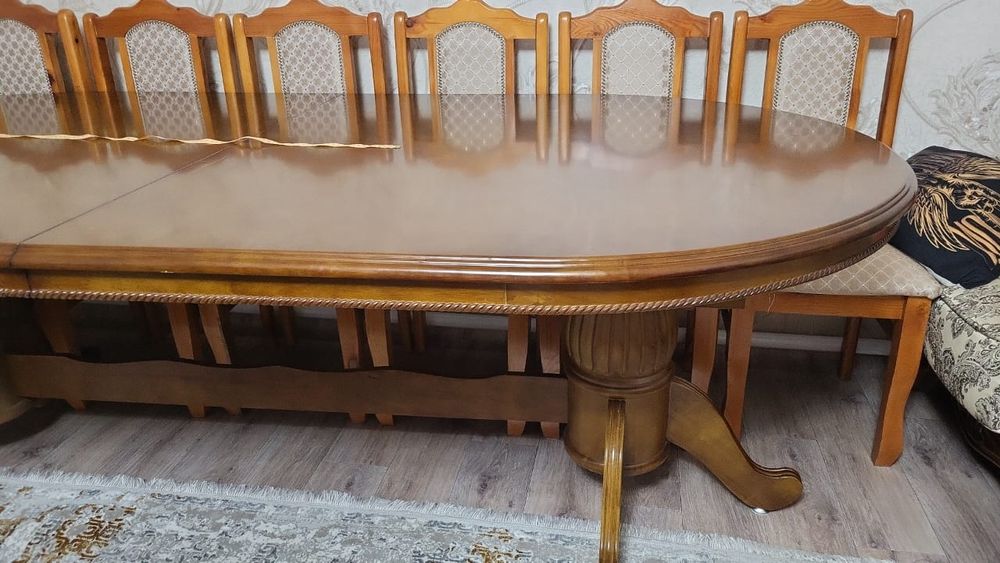 Стол без стульев