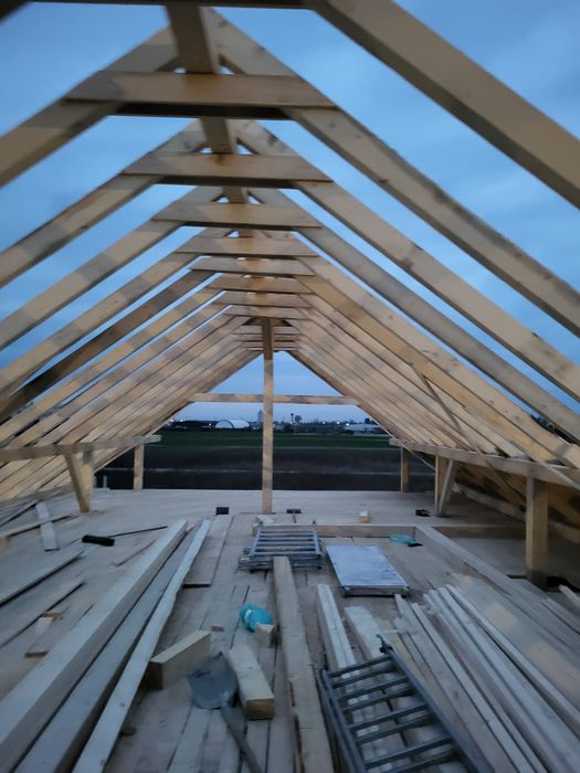 Executăm case familiale