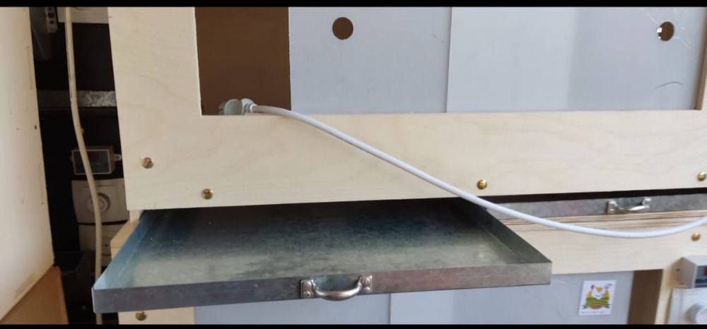 Продаются брудера для цыплят.