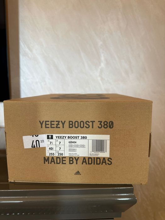 Маратонки adidas Yeezy boost 380