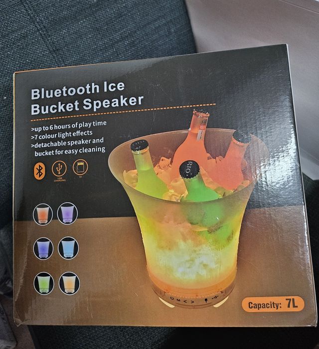 Frapiera cu boxa și leduri, nou sigilat