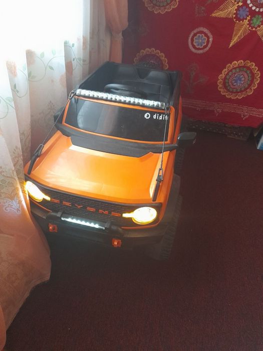 Masofadan boshqariladigan(pultda) bolalar kirik avtoo'yinchoqlari.