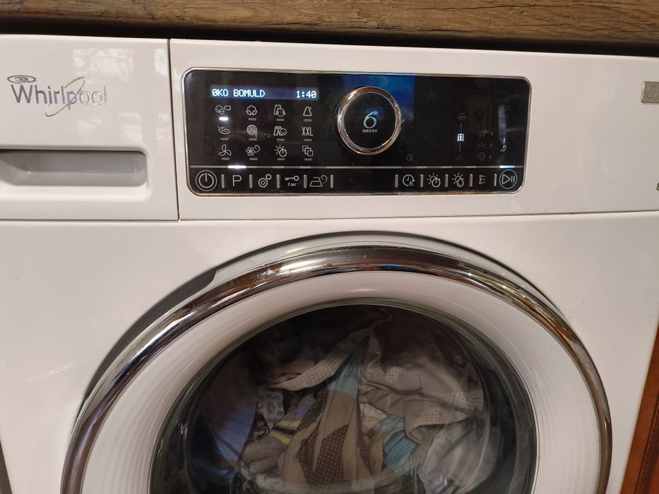 Продавам сушилня Whirlpool