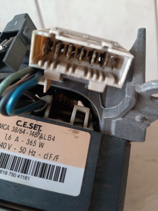 Vind  motor masina de spalat universal nou