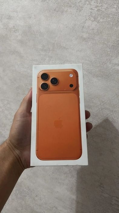 Айфон 17 про оранжевый