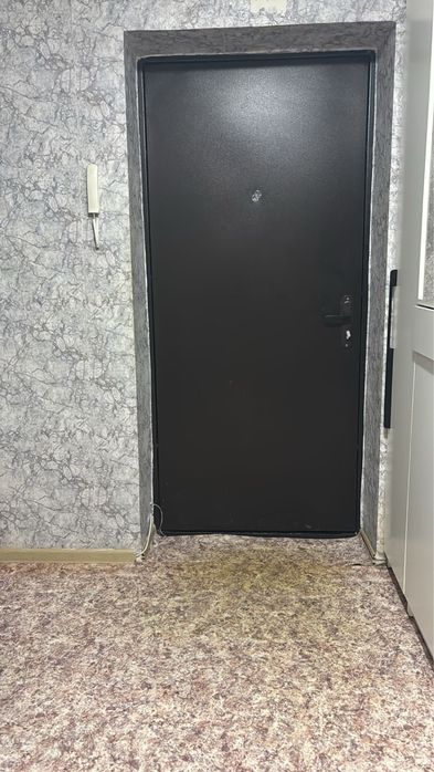 продам входную дверь