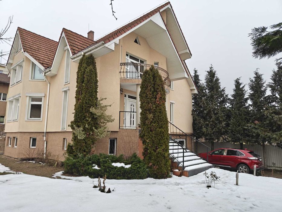 inchiriez casa mare in Tudor pretabila pentru firme, birouri etc.