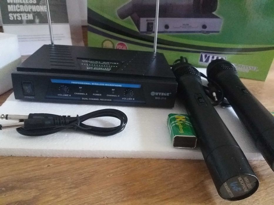 Set 2 microfoane wireless KARAOKE Microfoane fara fir
