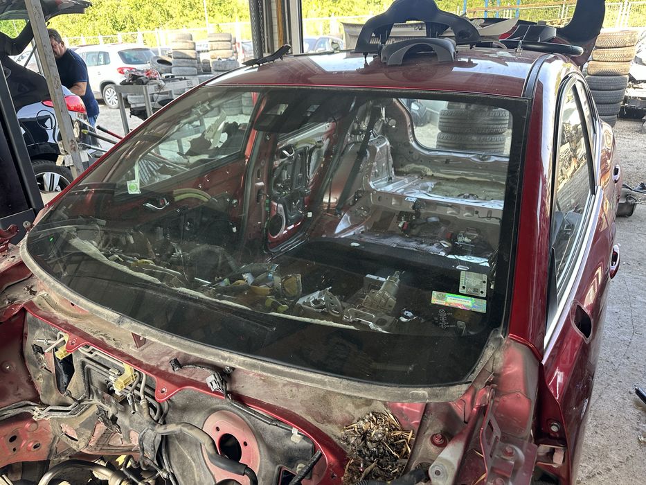 Челно стъкло за Мазда 3 след 2013г.! Със камери,сензори,Head Up!