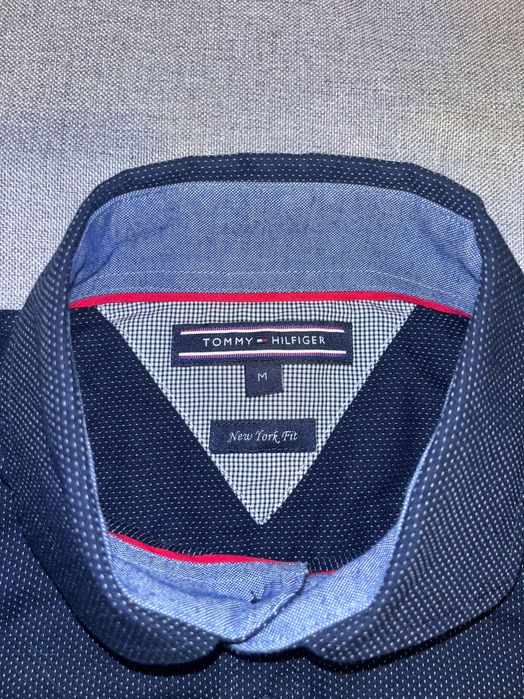 Риза Tommy Hilfiger, размер M, много добро състояние, тъмносиня