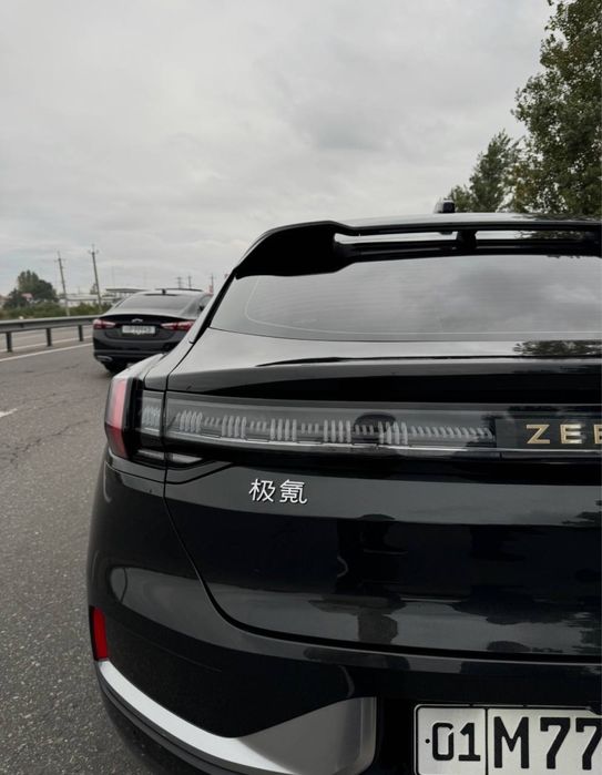Продается Zeekr 001  черного цвета!