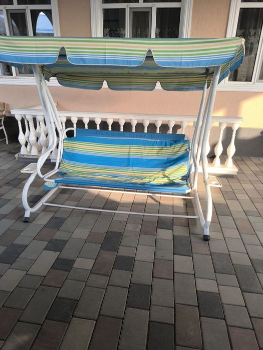 Продам качели (заводские)