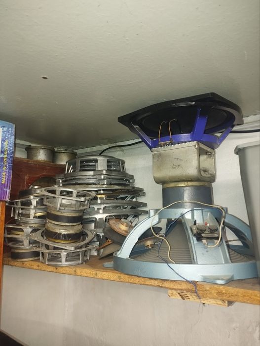 Продаю корпус и динамики рабочии