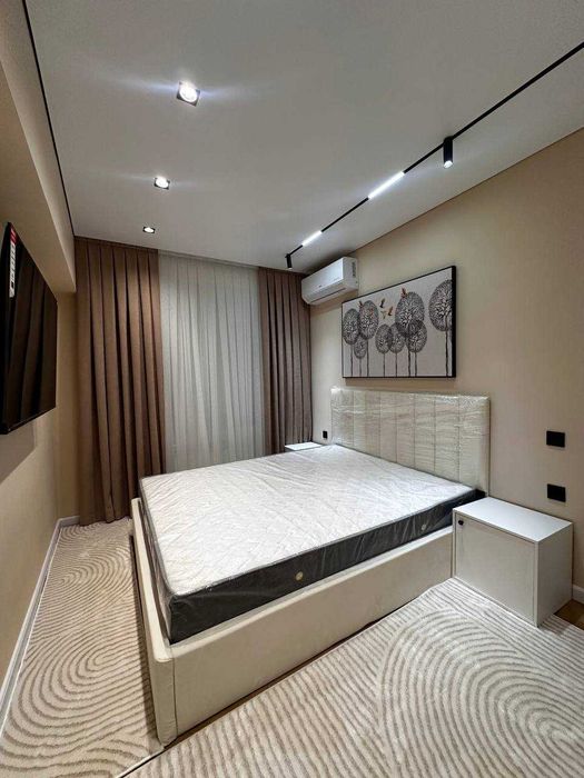 Ц-5 м.Минор 2-комн 2/4 55 м² кирпич евроремонт меб/тех внутри массива