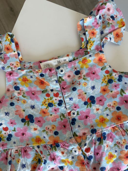 Рокли на zara за момиче различни размери