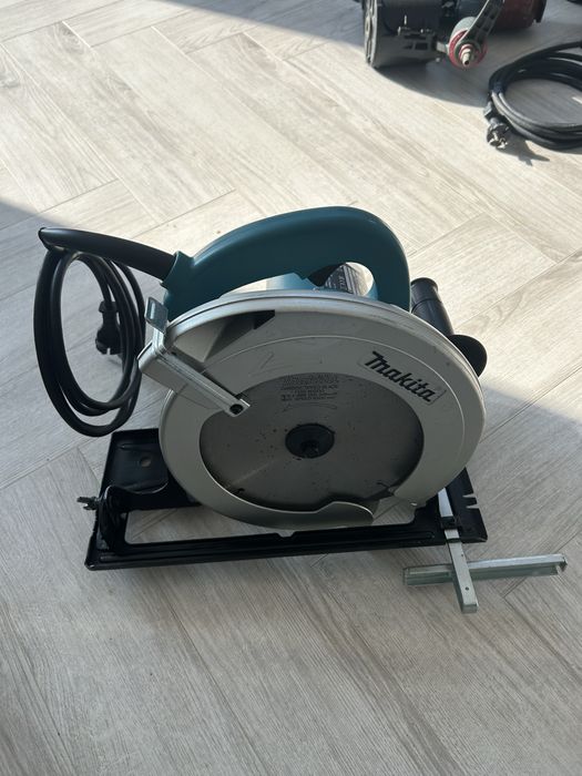 Makita N5900B circular de mana