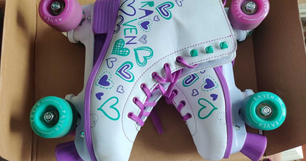 Patine  cu  rotile reglabile 35-38 cu echipament de protectie