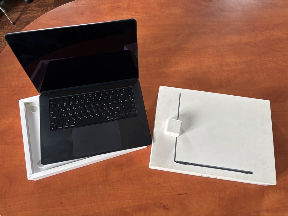 MacBook Air 15 2023 m2 8/512