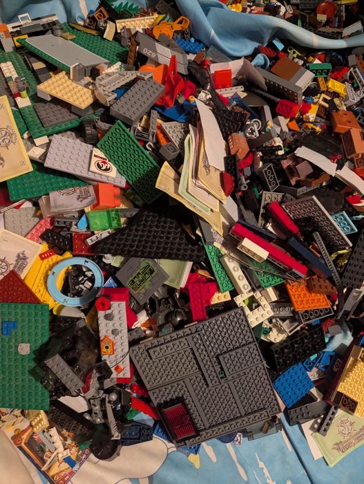 Очень-очень много лего
