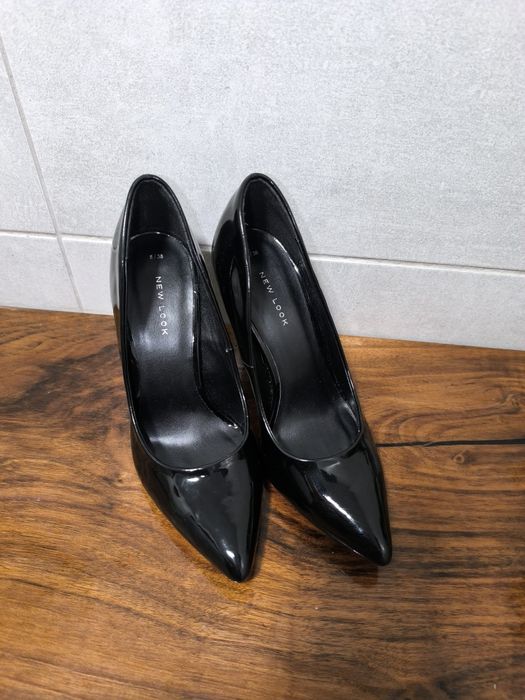 Черни лачени обувки стилето New Look