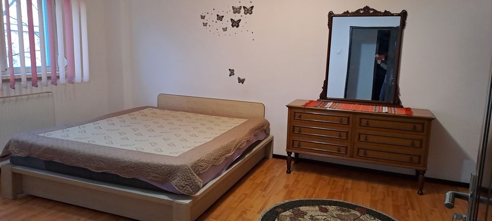 Inchiriez apartament o camera