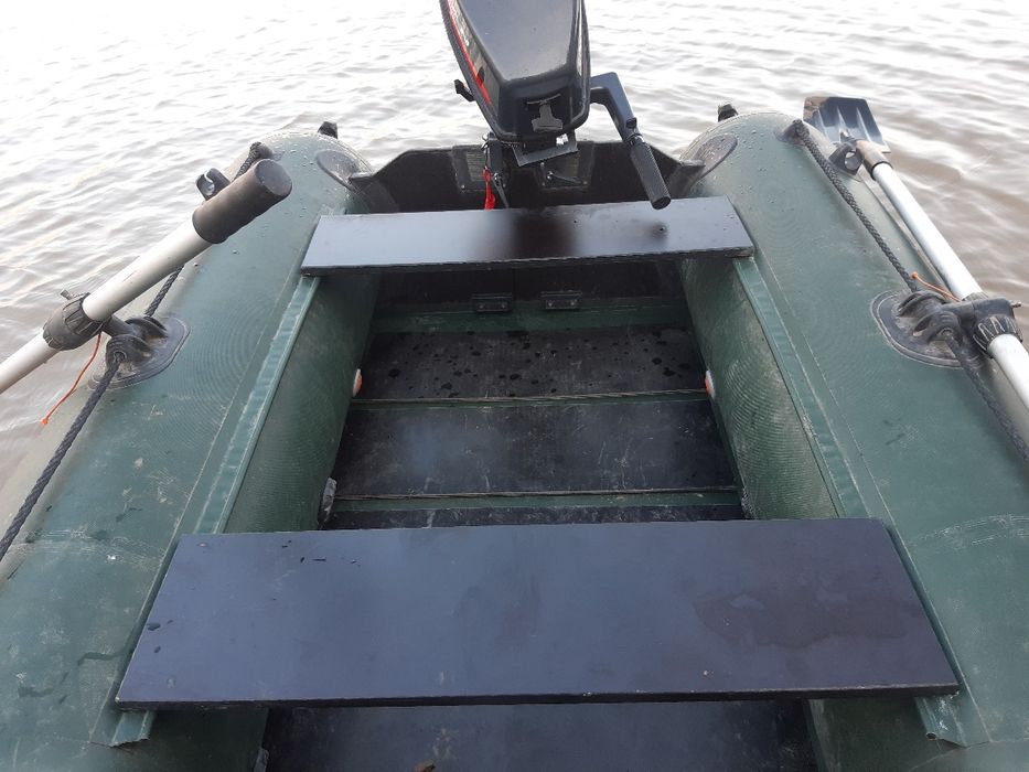 Лодка вместе с мотором