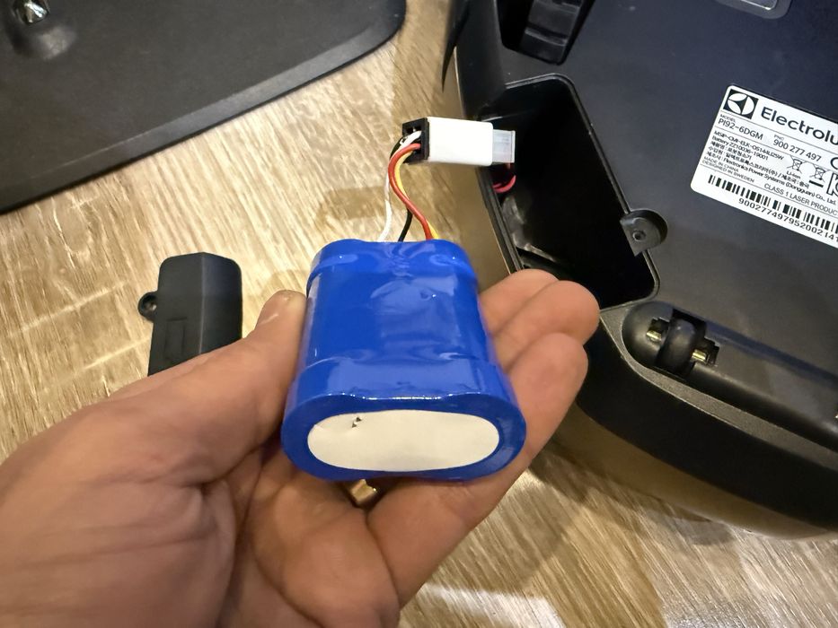 * ELECTROLUX Pure i9.2 умный робот пылесос оригинал привезен из США