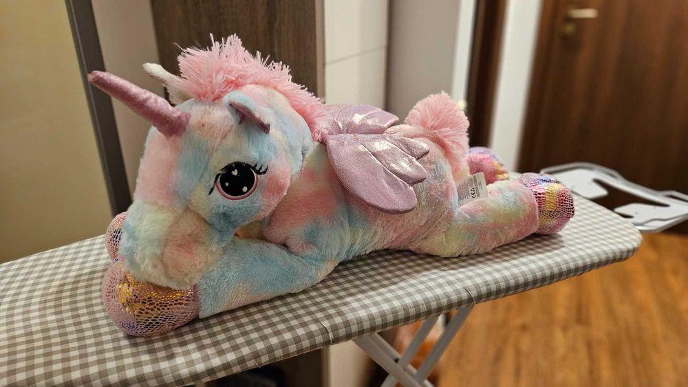 Jucarie plus UNICORN cu lumini si sunete marime medie ca NOUA