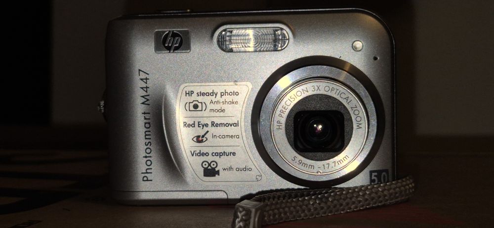 Camera foto/video digitala HP Photosmart M447