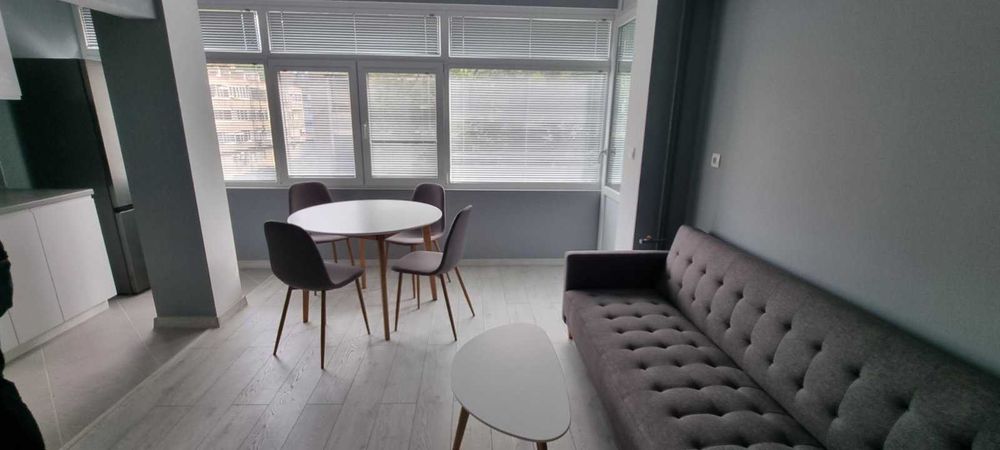 Дава се под наем Двустаен апартамент в Разград, Център - 50 кв.м за 433.5 € - Снимка #1